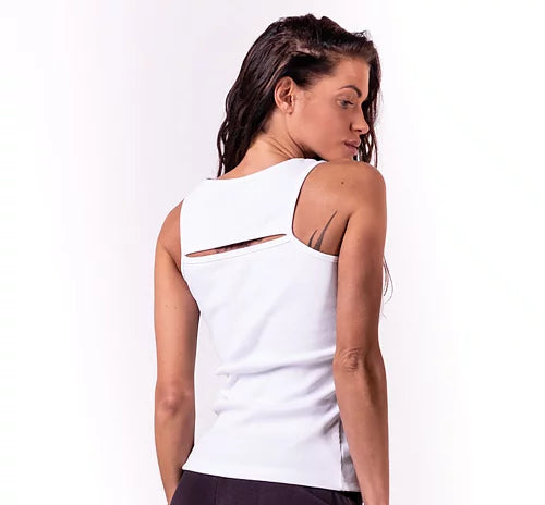 Nebbia Rib Cut Out Top - Vit