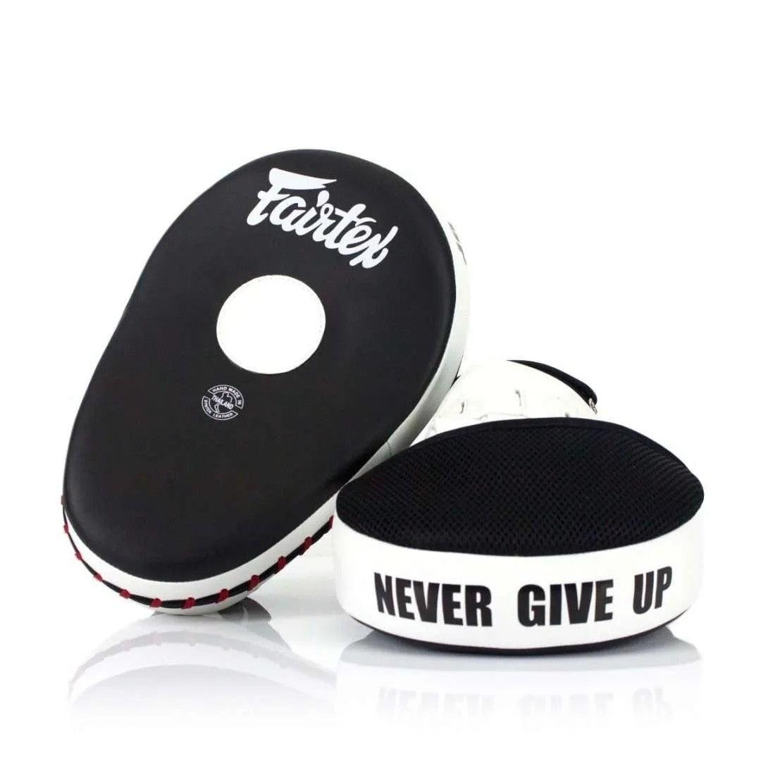 FAIRTEX FMV13 Hand mitts par, svart-vit