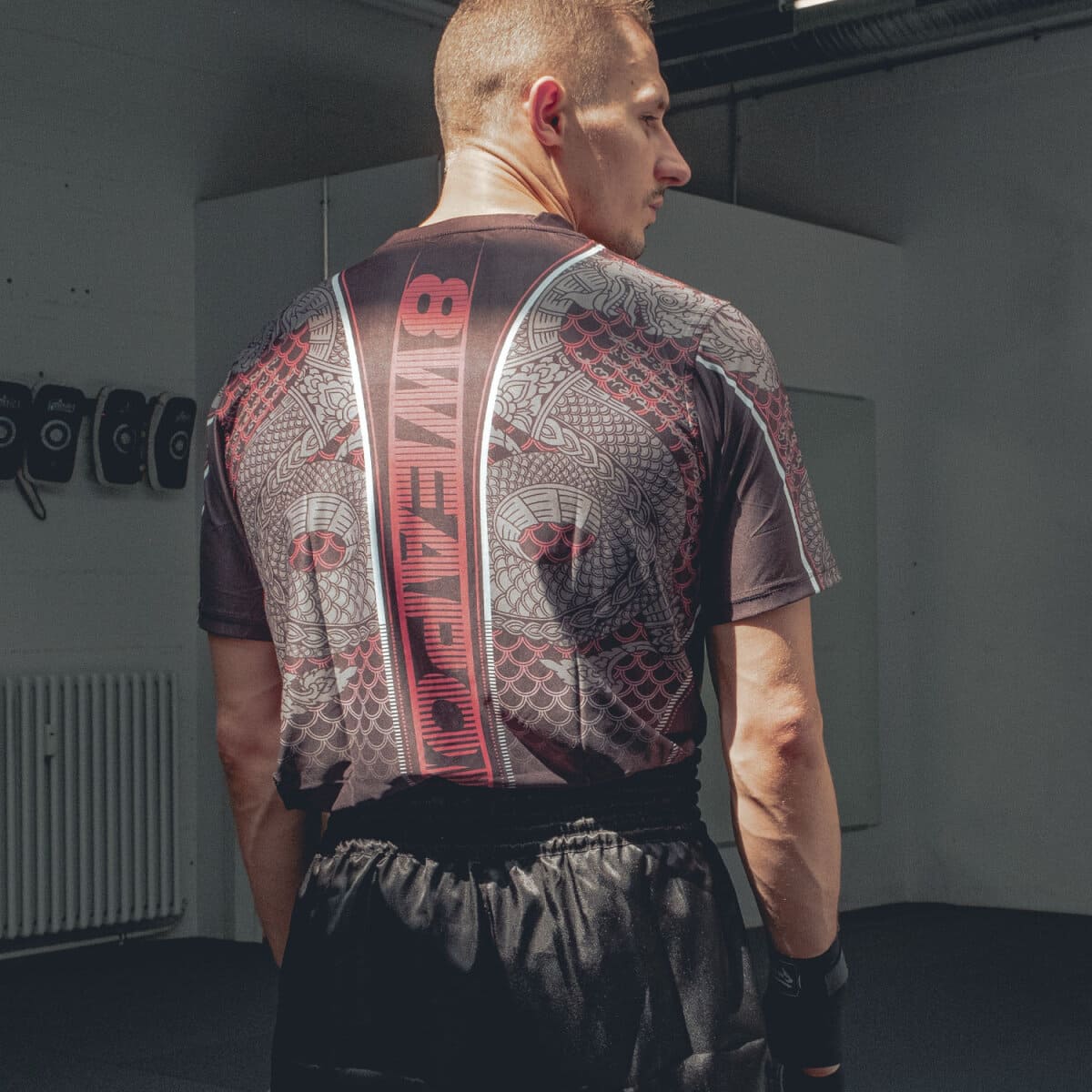 8 WEAPONS Funktionell T-Shirt, Naga Yant - Svart/Röd